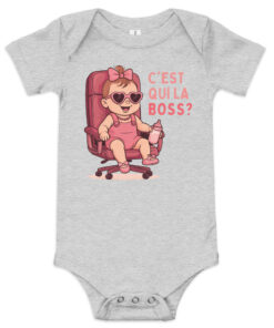 Body bébé fille gris clair humour – C’est qui la Boss ?