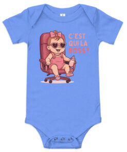 Body bébé fille bleu humour – C’est qui la Boss ?