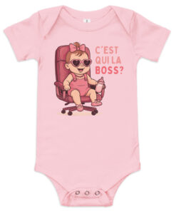Body bébé fille rose humour – C’est qui la Boss ?